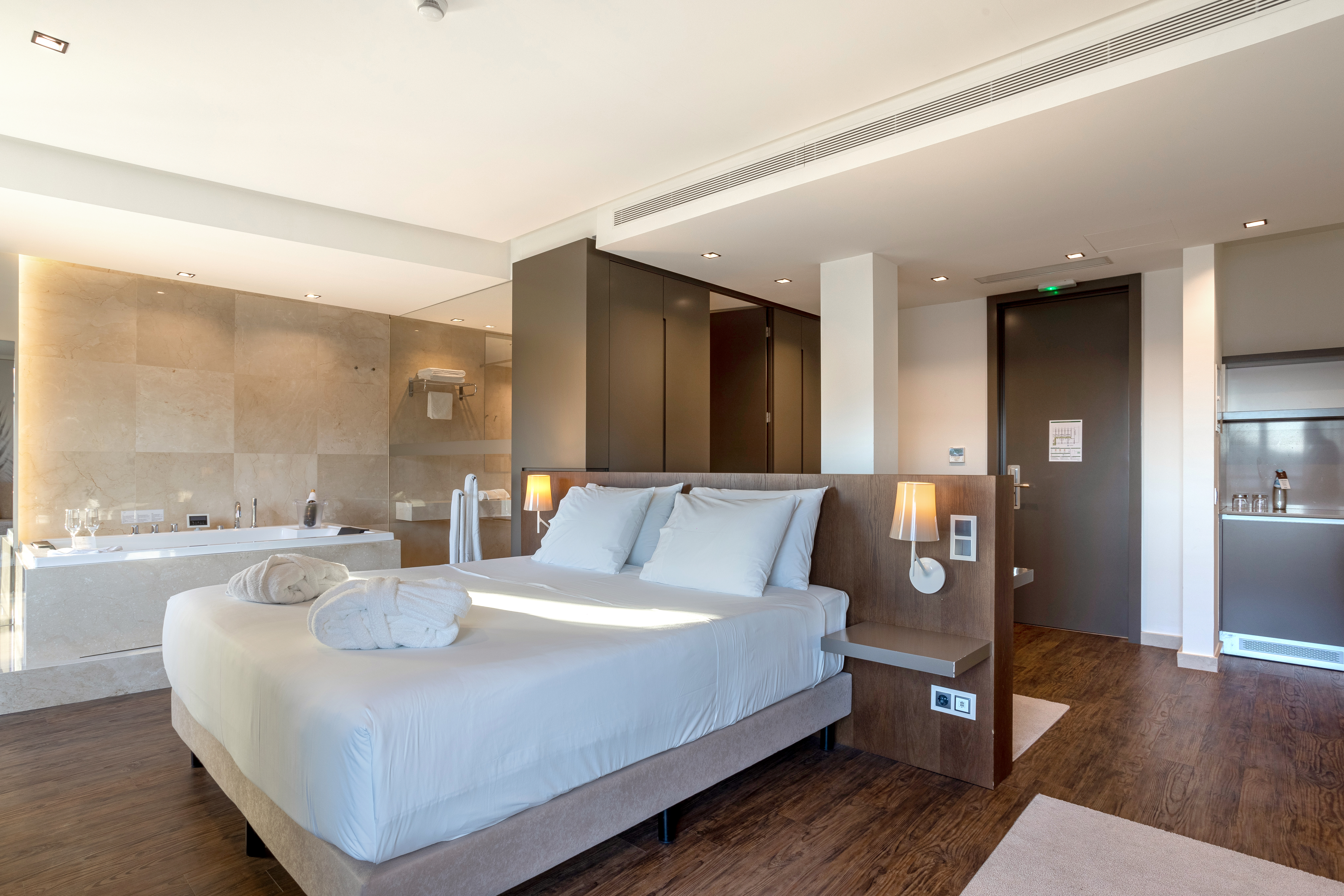 Espaçosas e luxuosas suites para a melhor estadia na nossa companhia!
